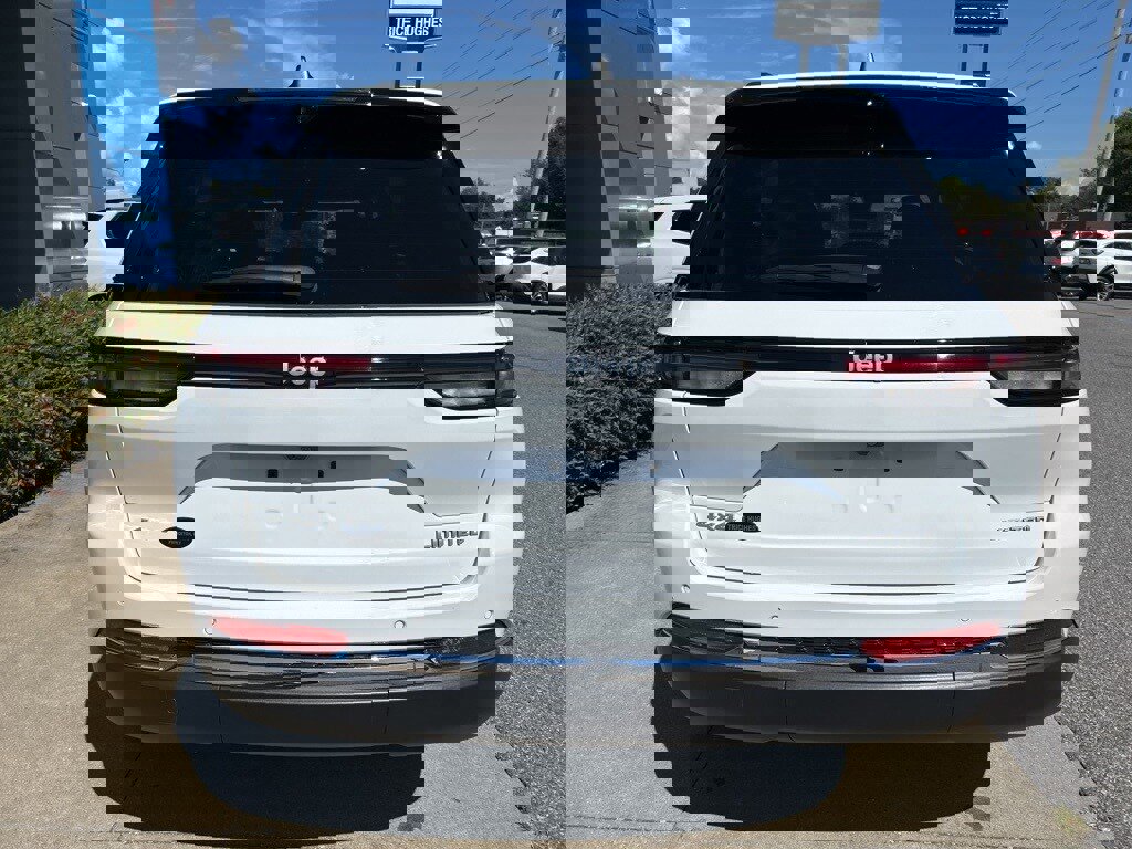 Used 2024 Jeep Grand Cherokee Limited w/ Luxury Tech Group II image 6