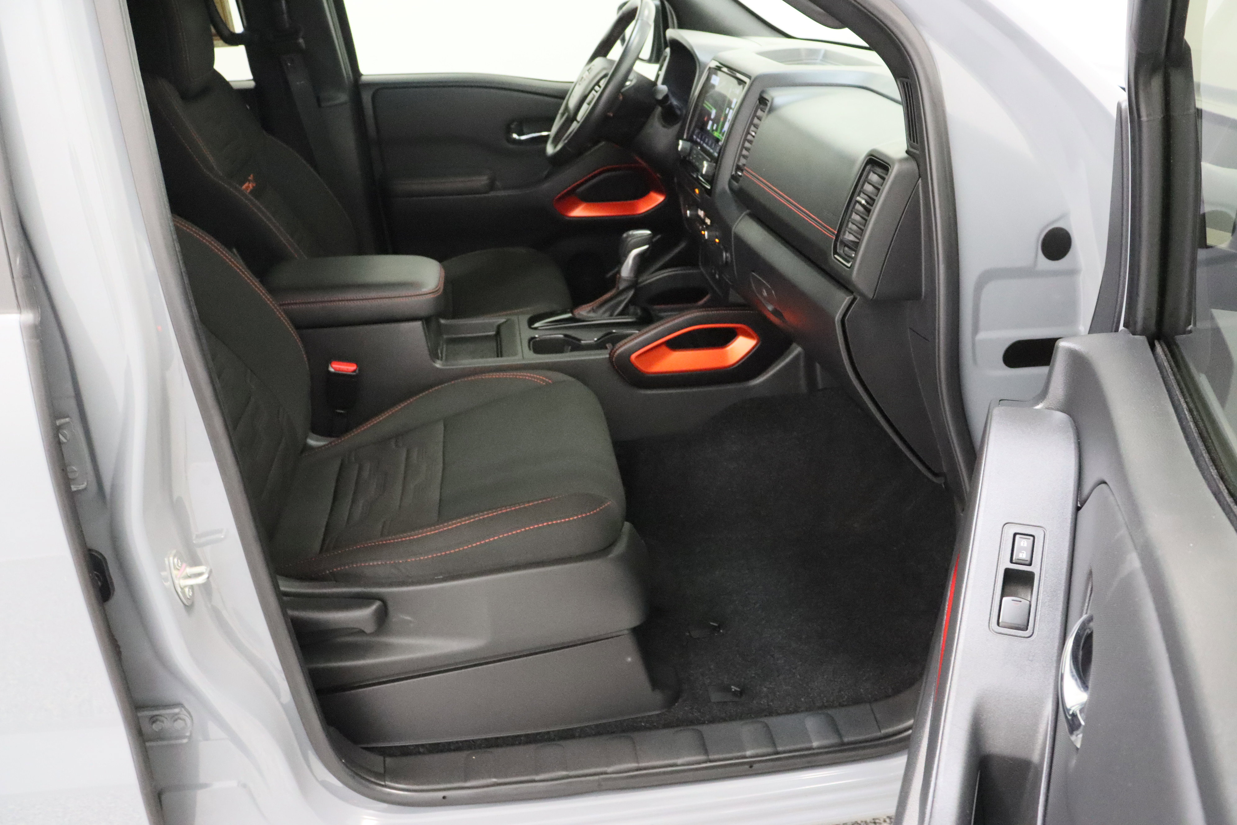Used 2024 Nissan Frontier Pro-X RWD image 36