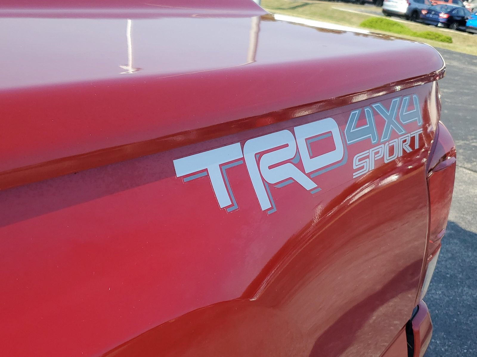Certified 2018 Toyota Tacoma TRD Sport AWD/4WD image 8
