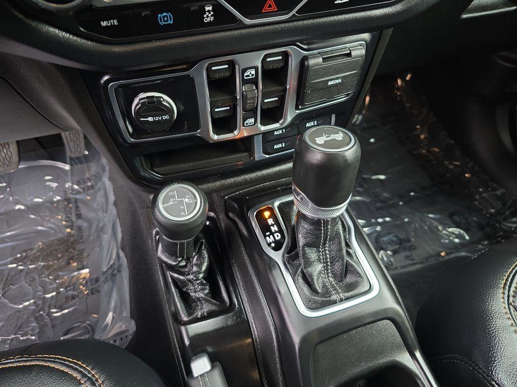 Used 2024 Jeep Wrangler Sahara image 11