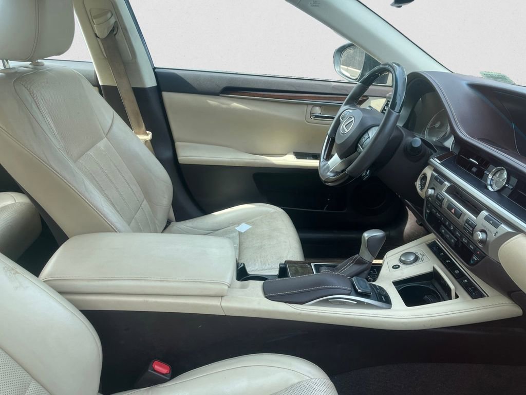 Used 2016 Lexus ES 350 w/ Luxury Package w/Wood Trim image 10
