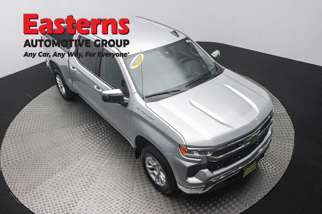 Used 2022 Chevrolet Silverado 1500 LT AWD/4WD image 3