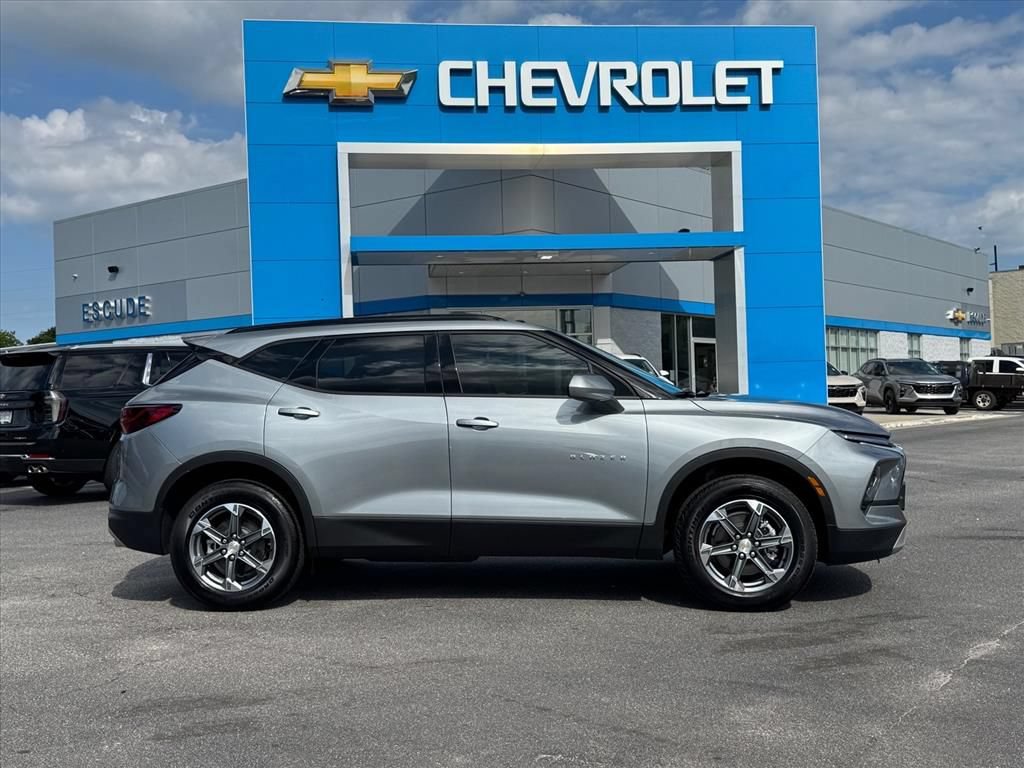 New 2025 Chevrolet Blazer LT w/ Convenience Package FWD image 2