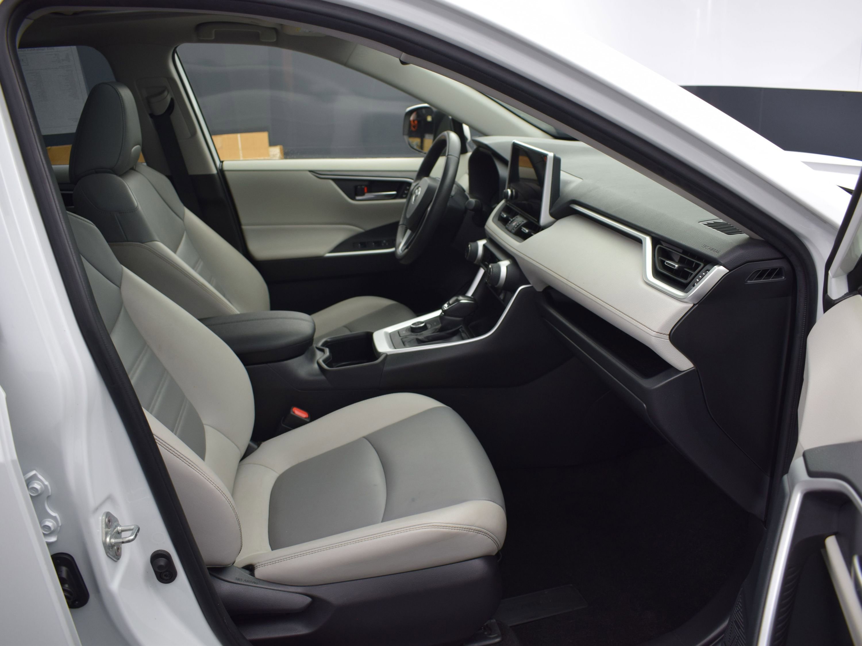 Used 2023 Toyota RAV4 XLE Premium image 10