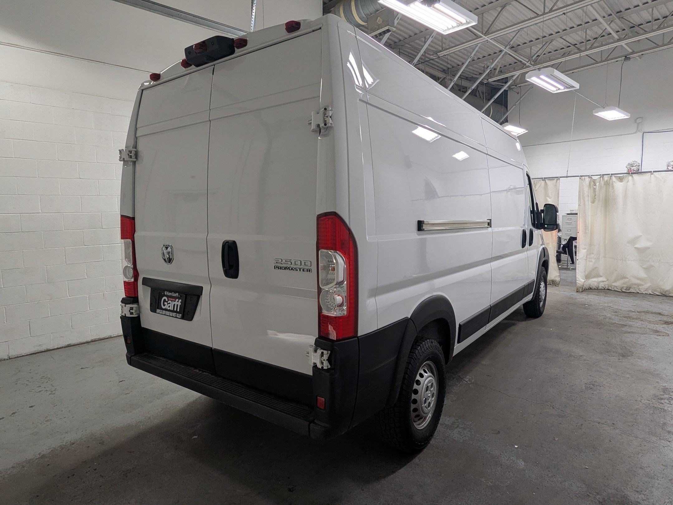 Used 2025 RAM ProMaster 2500 w/ Convenience Group FWD image 7