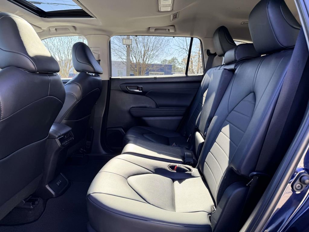 Certified 2024 Toyota Highlander XLE image 16