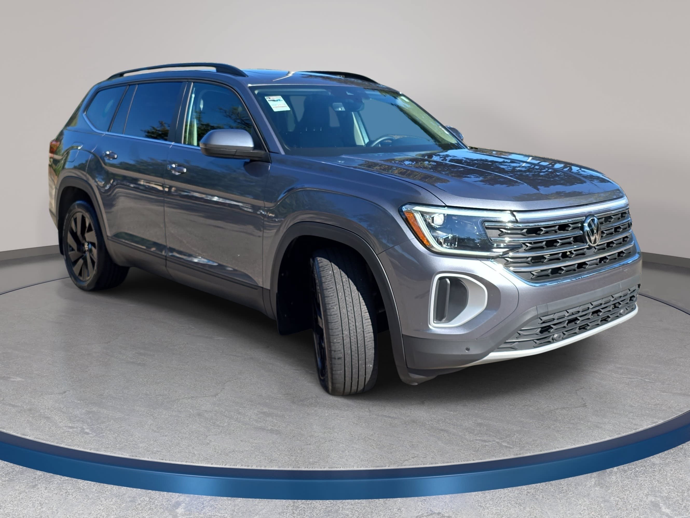 Used 2024 Volkswagen Atlas SE AWD/4WD image 3