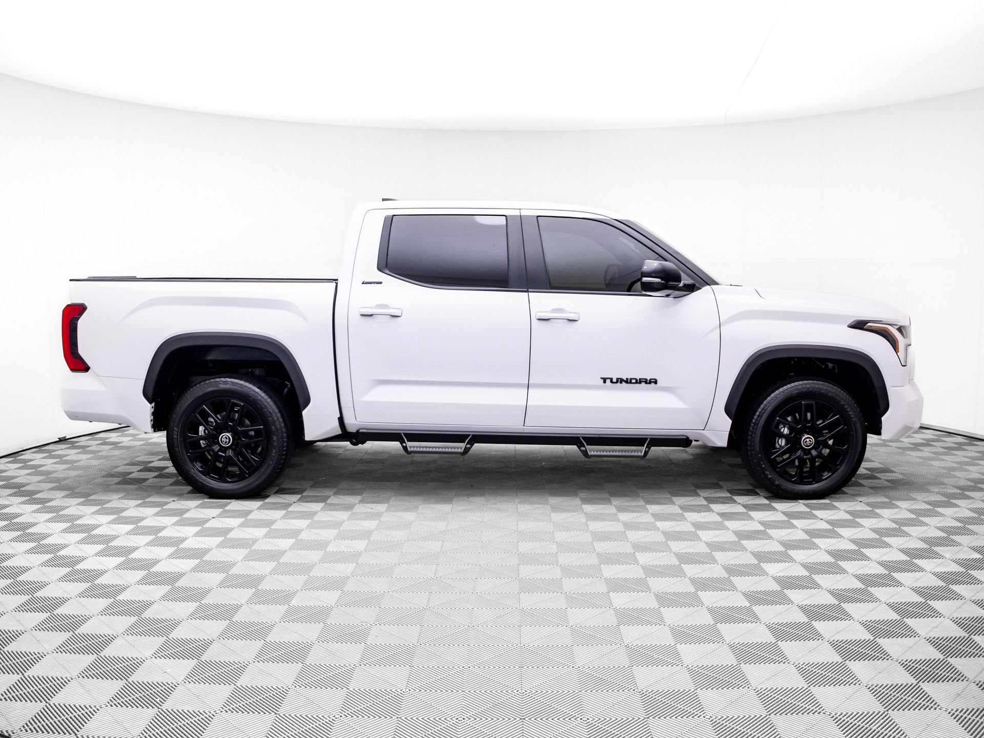 Used 2024 Toyota Tundra Limited AWD/4WD image 6