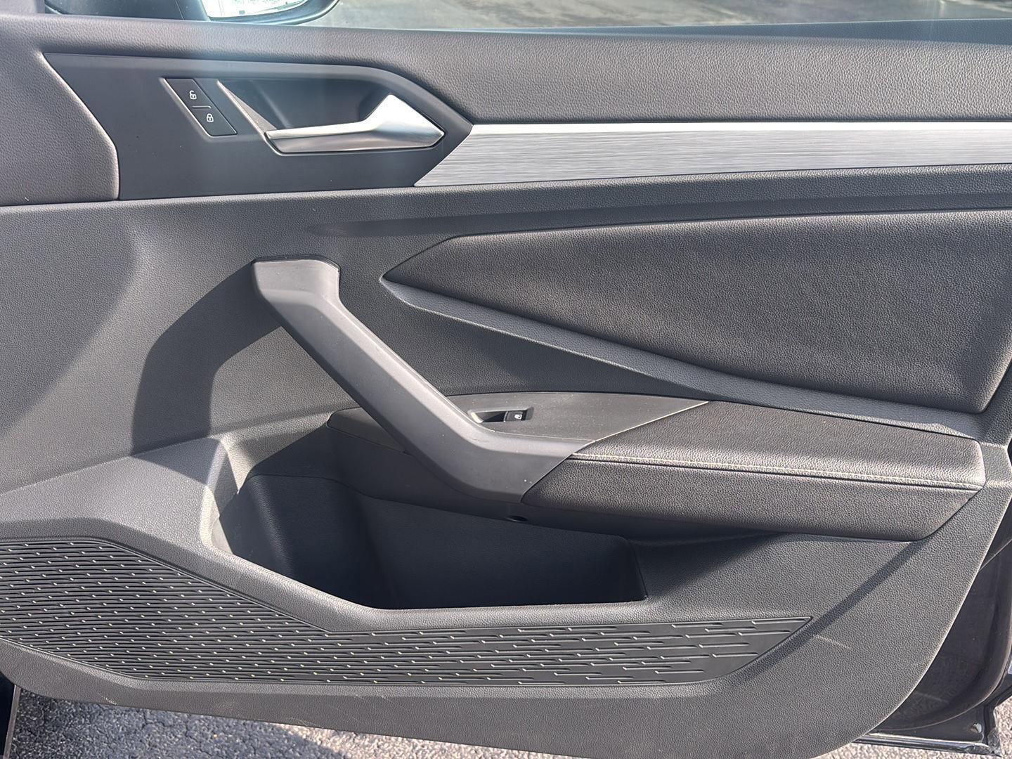 Used 2025 Volkswagen Jetta Sport image 19