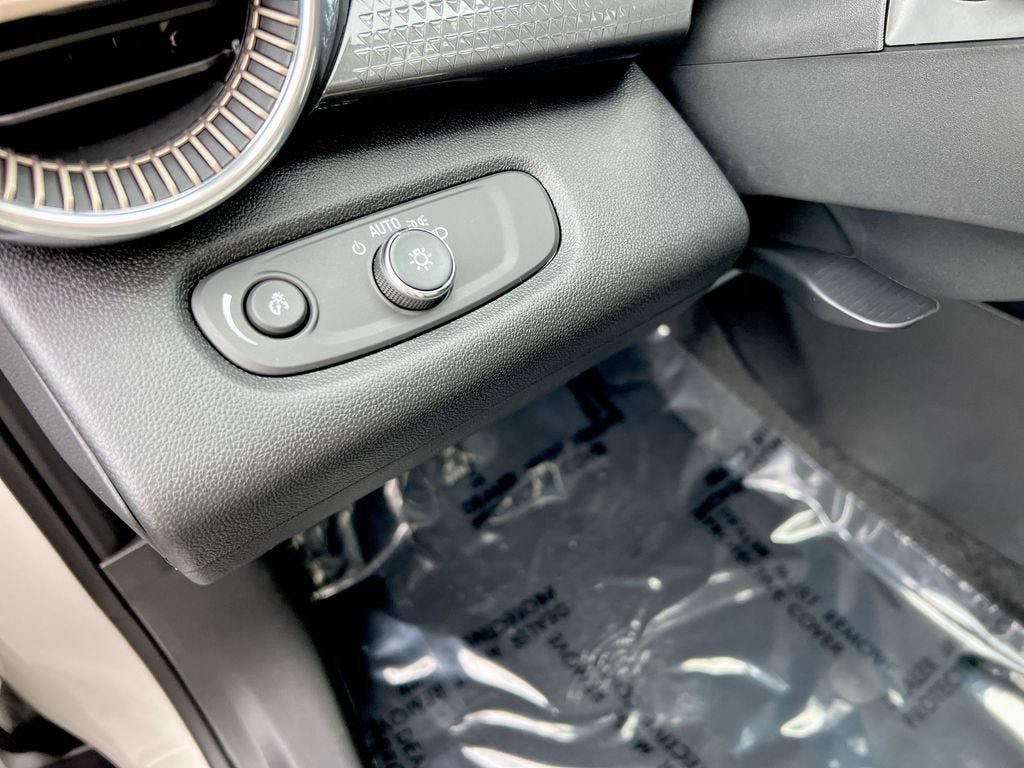 New 2026 Chevrolet Trax ACTIV w/ Driver Confidence Package FWD image 16