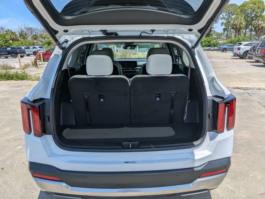Certified 2024 Kia Sorento EX w/ Panoramic Sunroof Package FWD image 12