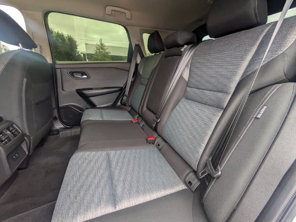 Used 2023 Nissan Rogue SV FWD image 13