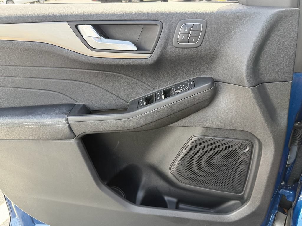 Used 2022 Ford Escape Titanium AWD/4WD image 31