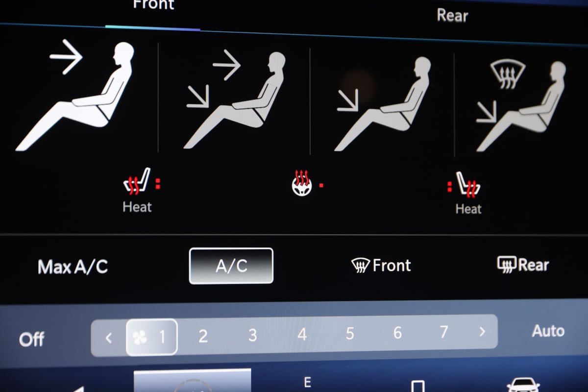 Used 2021 Chrysler Pacifica Touring-L w/ S Appearance Package FWD image 8