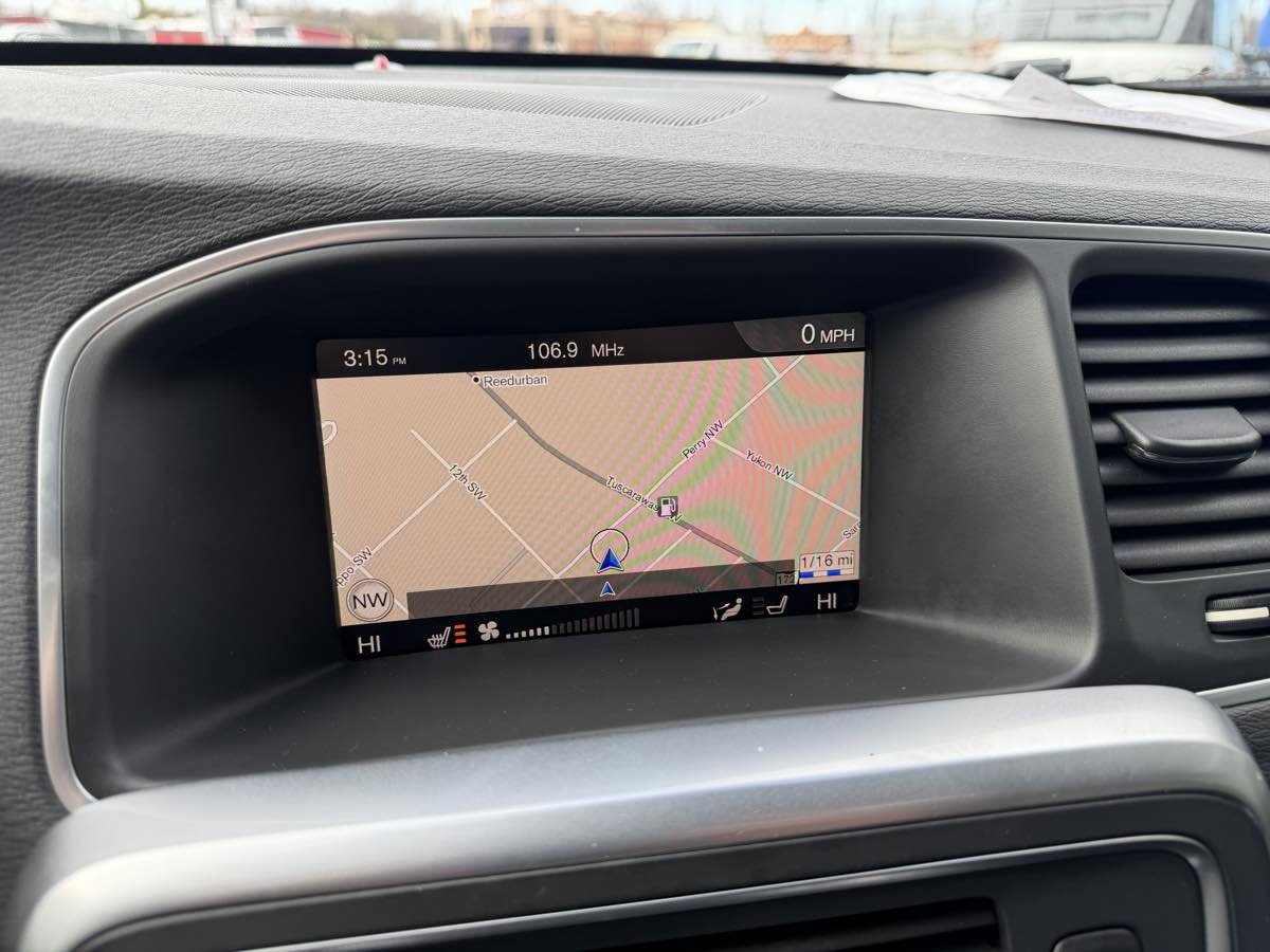 Used 2017 Volvo S60 T5 Inscription image 23