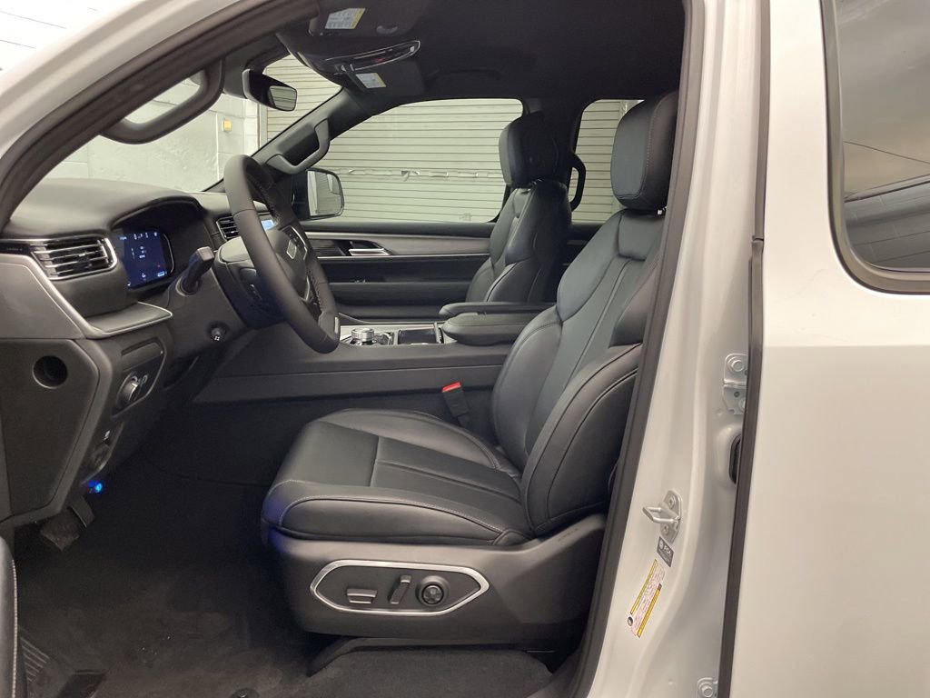 New 2026 Jeep Grand Wagoneer L Limited image 17