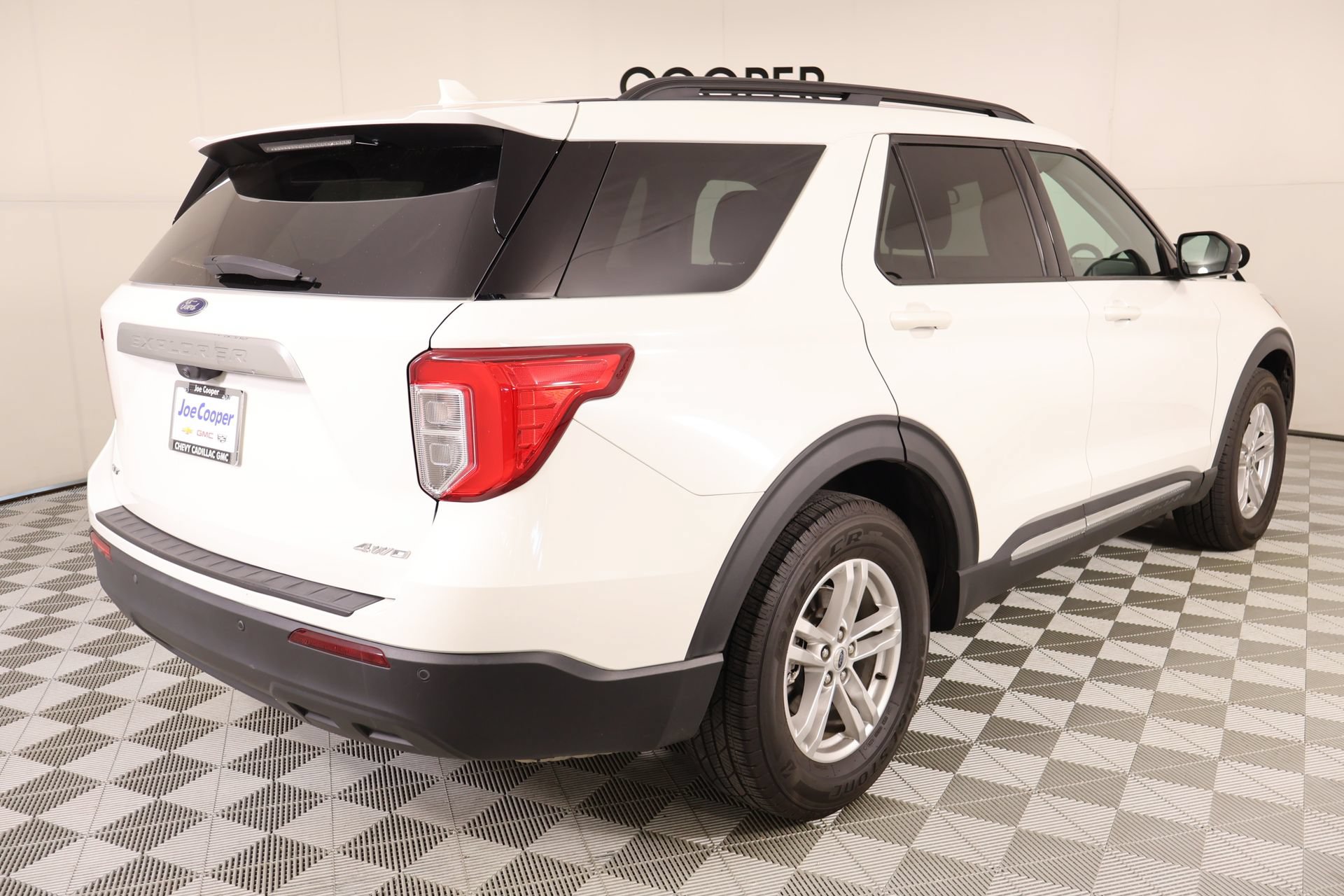 Used 2023 Ford Explorer XLT AWD/4WD image 21