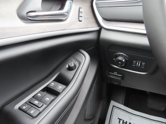 New 2025 Jeep Grand Cherokee Limited w/ Black Appearance Package image 33