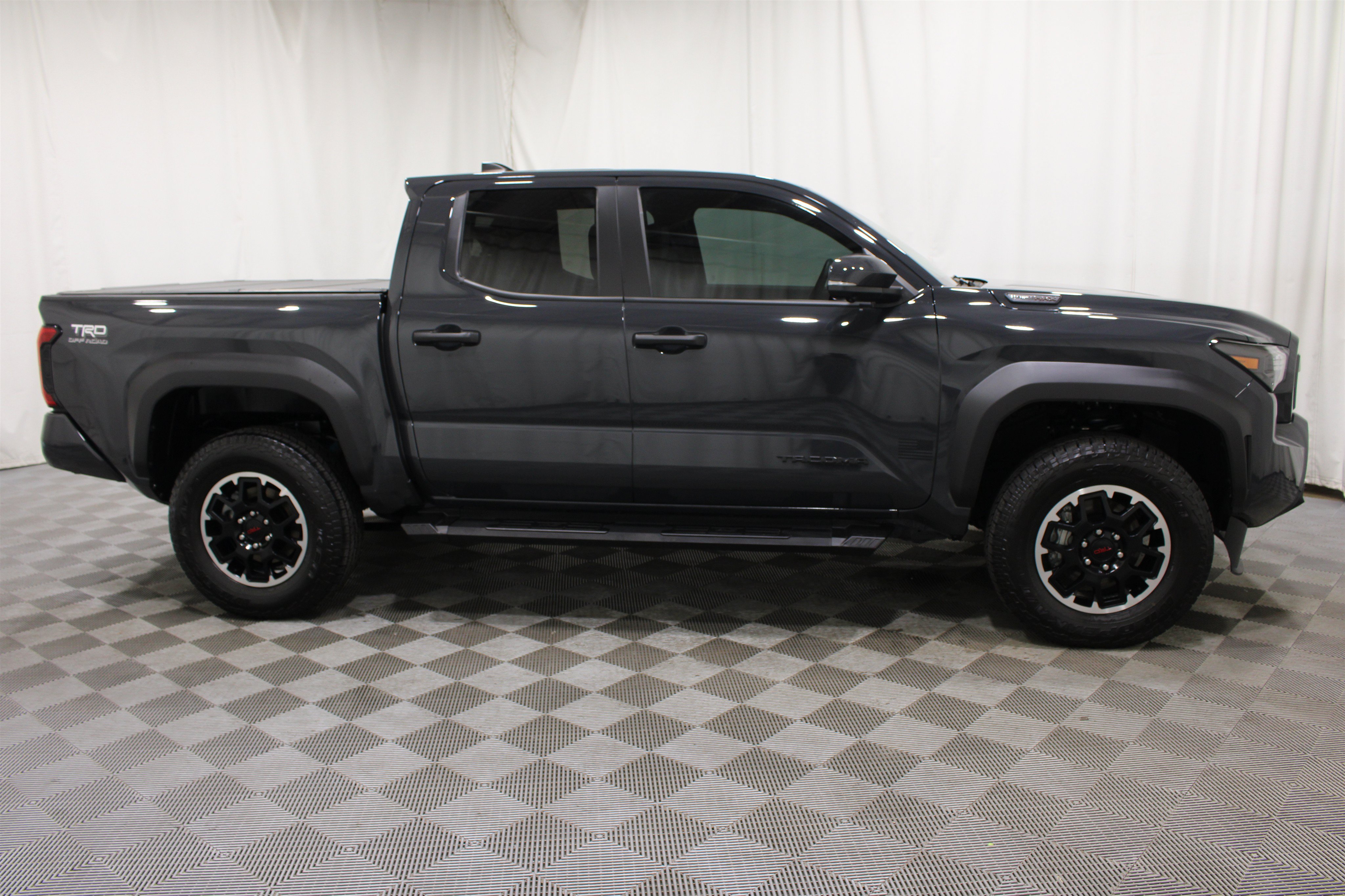 Used 2025 Toyota Tacoma TRD Off-Road w/ TRD Off Road Premium Package AWD/4WD image 30