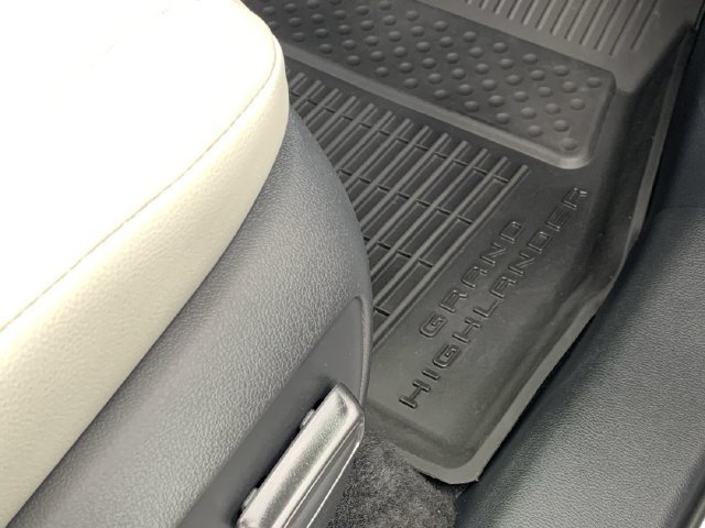 Used 2026 Toyota Grand Highlander XLE FWD image 13