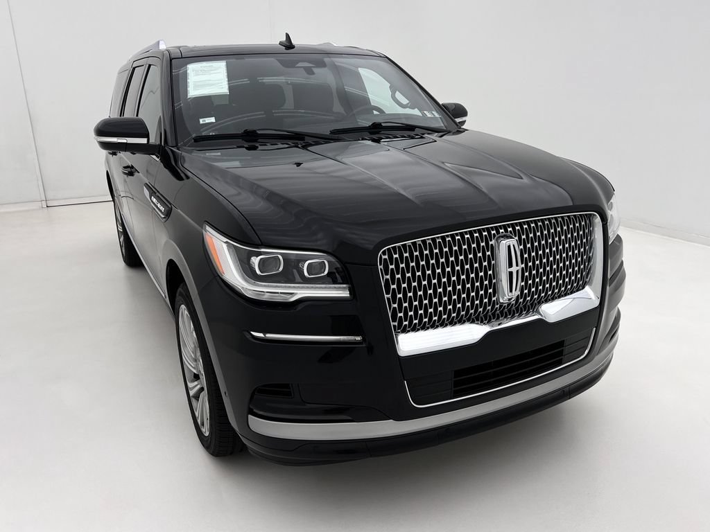 Used 2022 Lincoln Navigator L Reserve AWD/4WD image 3