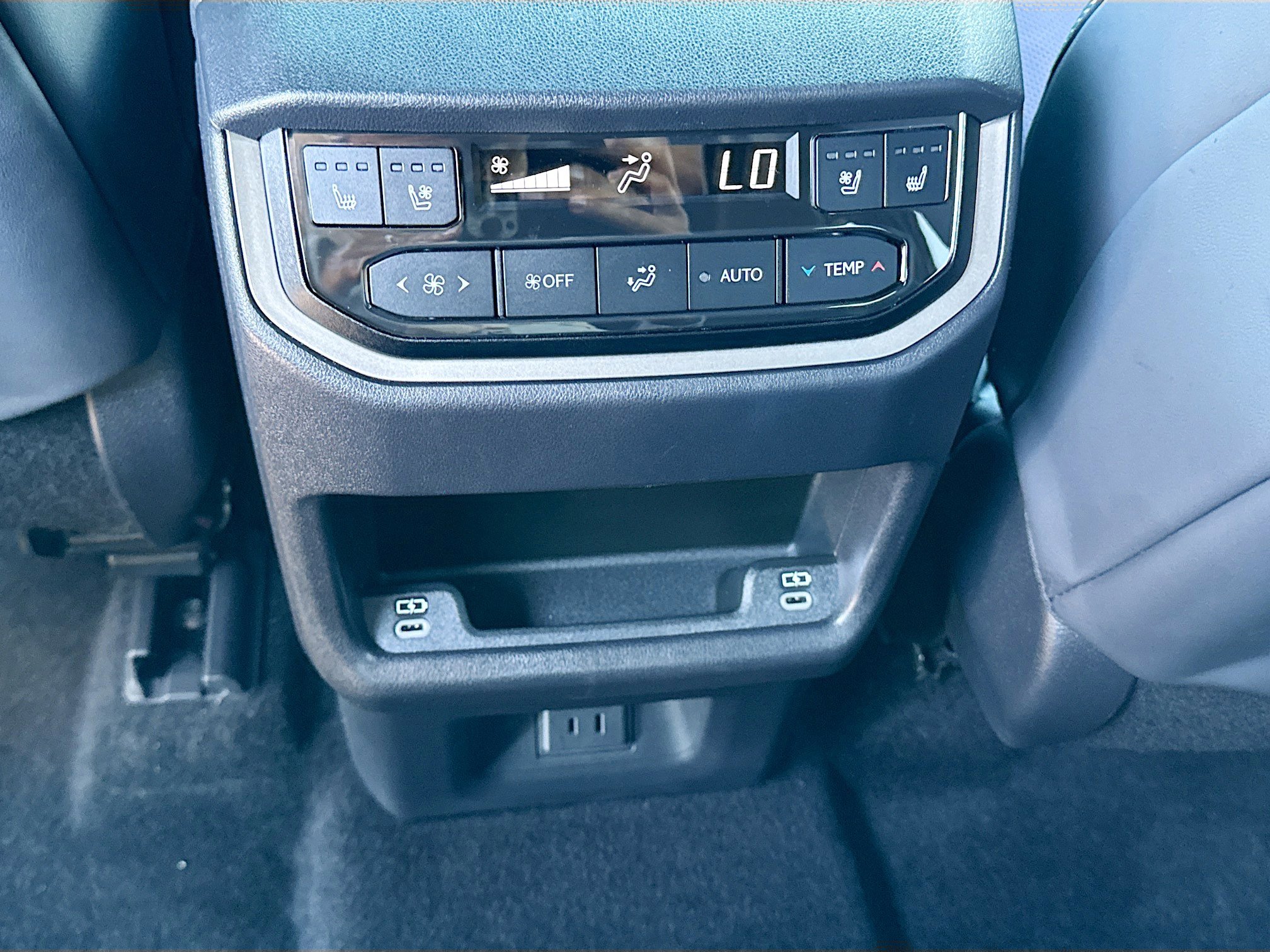 Used 2025 Lexus TX 500h AWD w/ Technology Package image 21