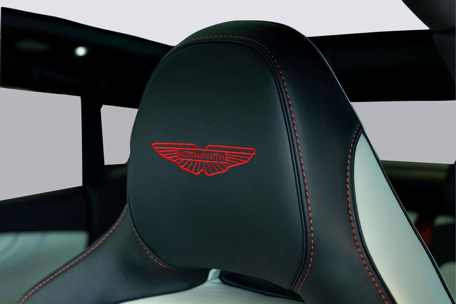 Used 2025 Aston Martin DBX 707 image 14