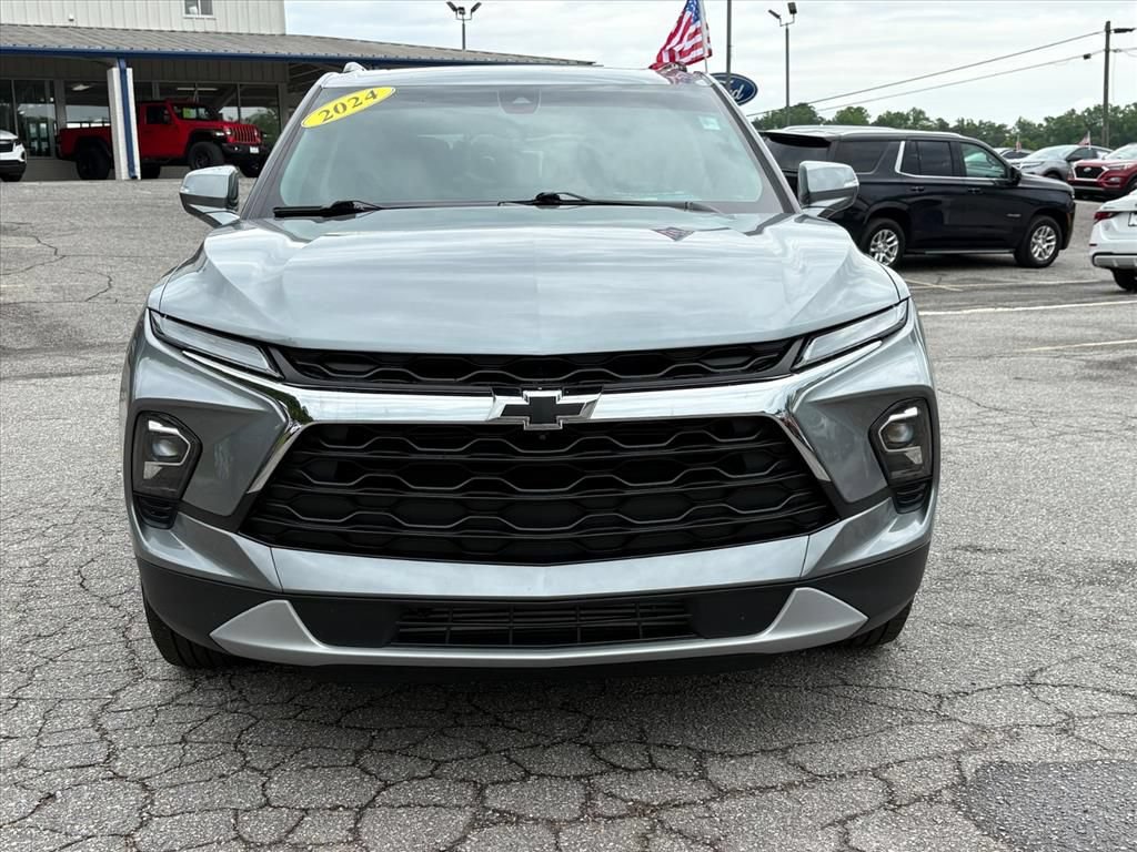 Used 2024 Chevrolet Blazer LT w/ Sound & Technology Package FWD image 2