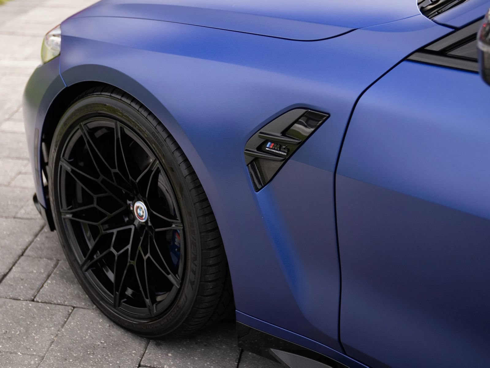Used 2022 BMW M4 Competition w/ M Carbon Exterior Package RWD image 11