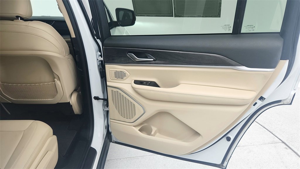 Used 2022 Jeep Grand Cherokee L Limited image 36