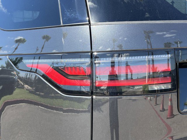 New 2025 Land Rover Discovery Dynamic SE image 10