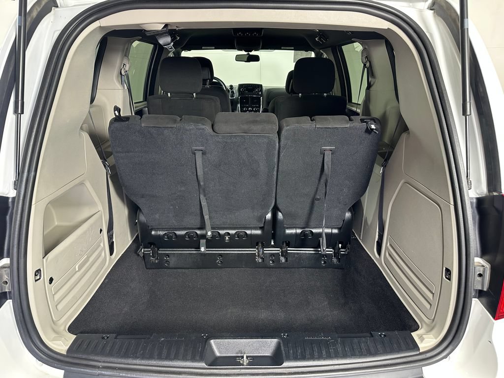 Used 2016 Dodge Grand Caravan SE FWD image 6