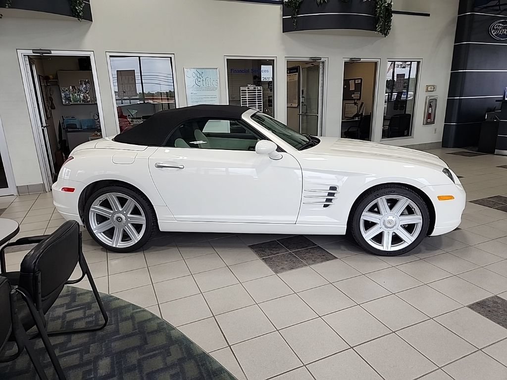 Used 2005 Chrysler Crossfire Limited RWD image 4