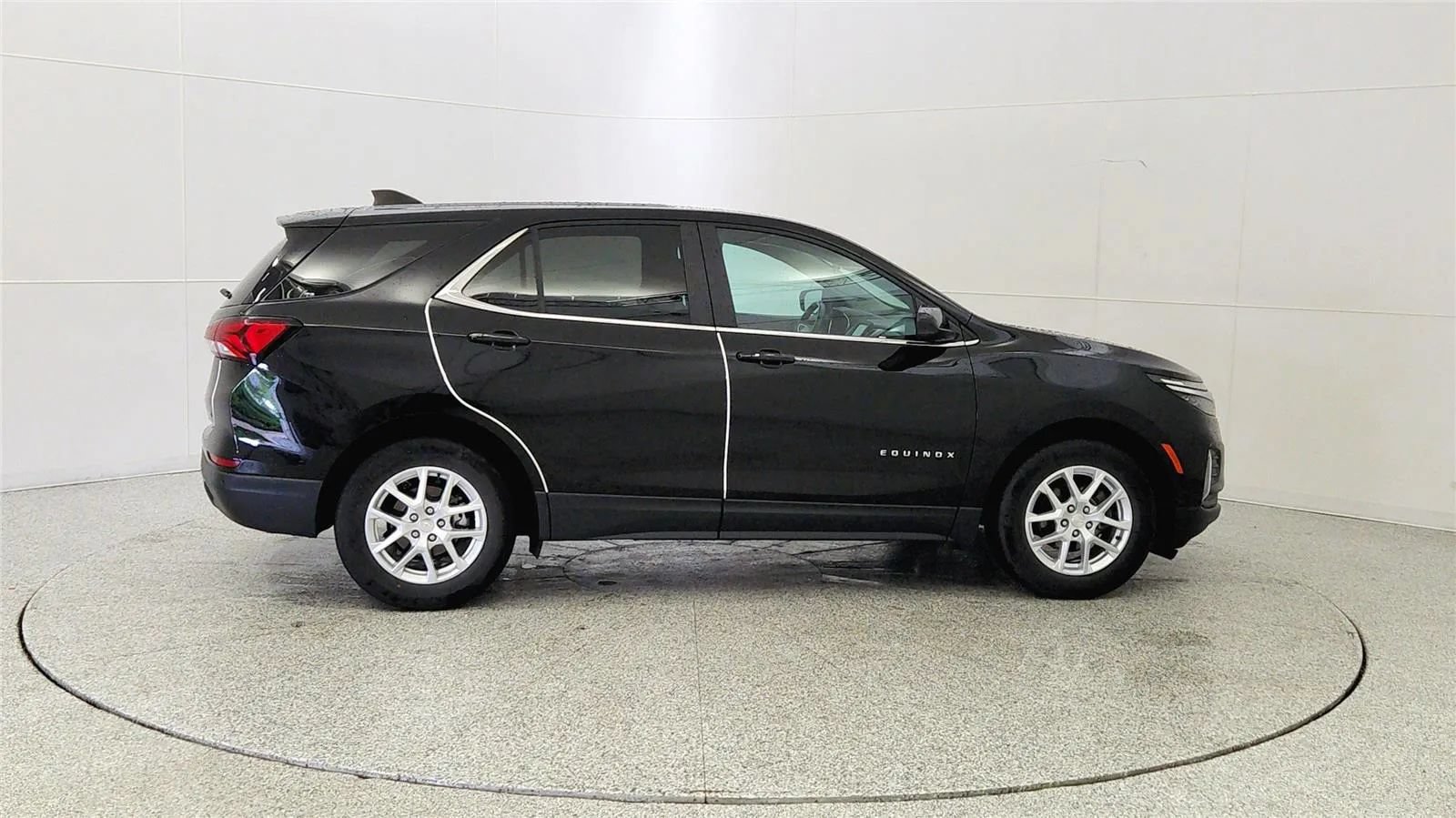 Used 2023 Chevrolet Equinox LT FWD image 9