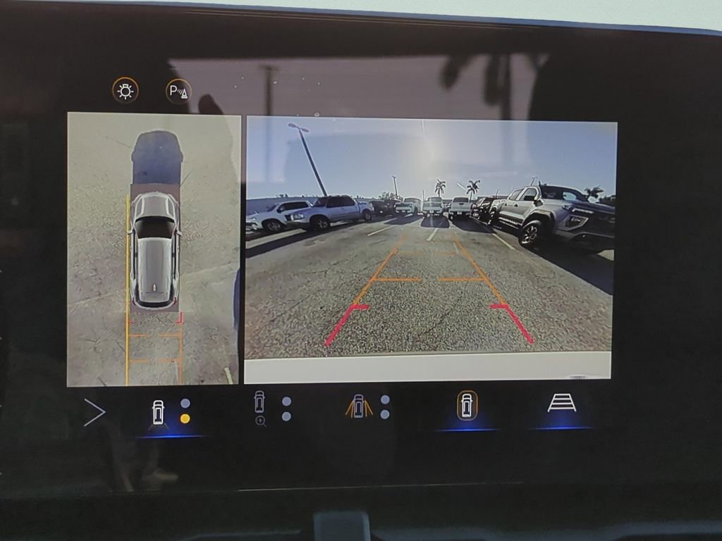 Used 2025 Chevrolet Equinox LT w/ Convenience Package II image 17