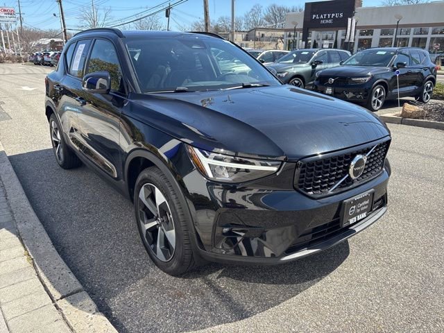 Used 2025 Volvo XC40 B5 Plus AWD/4WD image 7