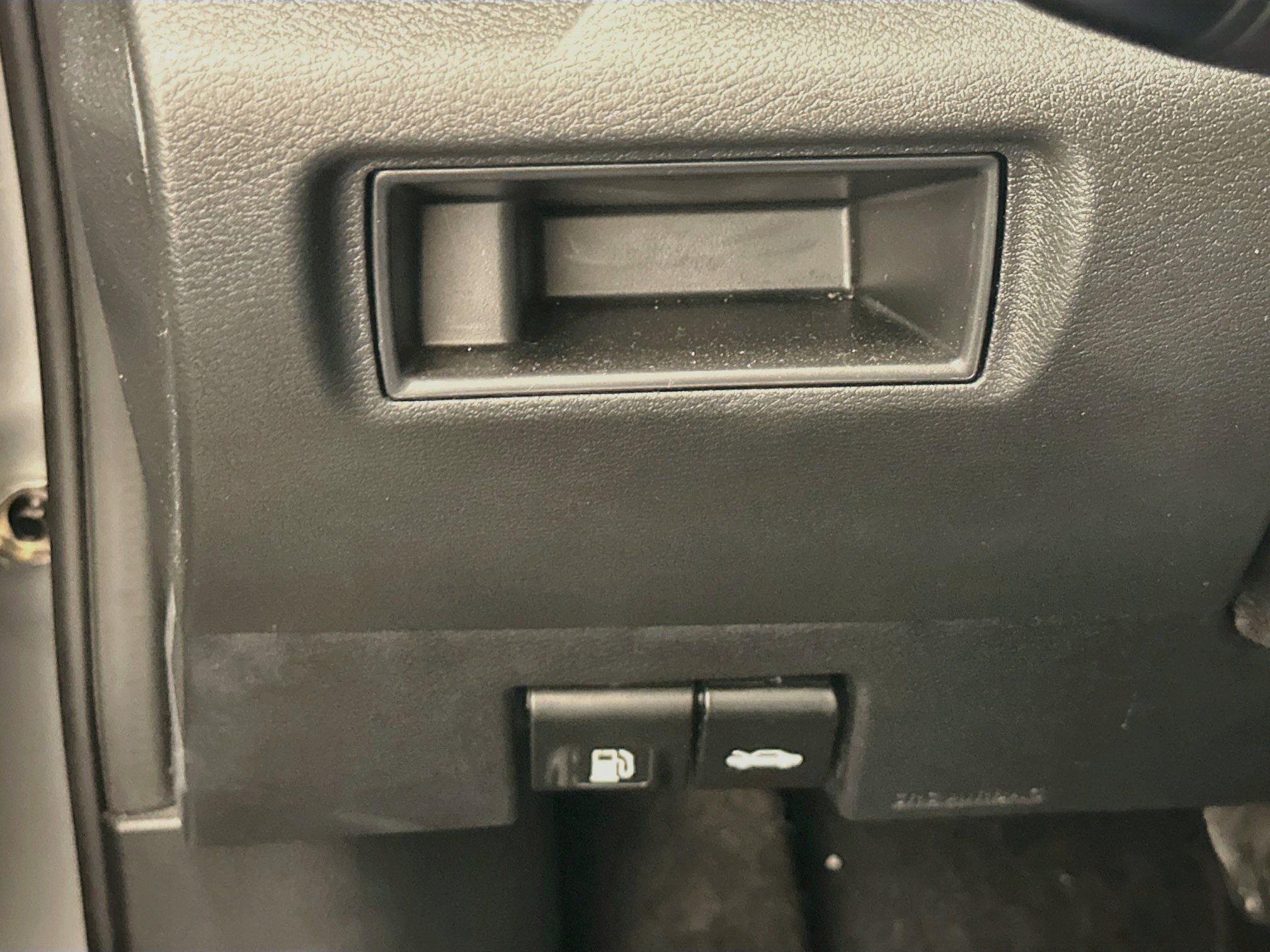 Used 2025 Nissan Versa SV FWD image 17