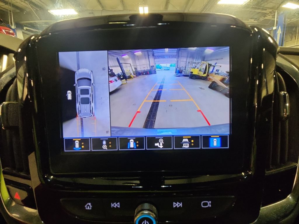 Certified 2023 Chevrolet Traverse LT w/ LT Premium Package AWD/4WD image 19