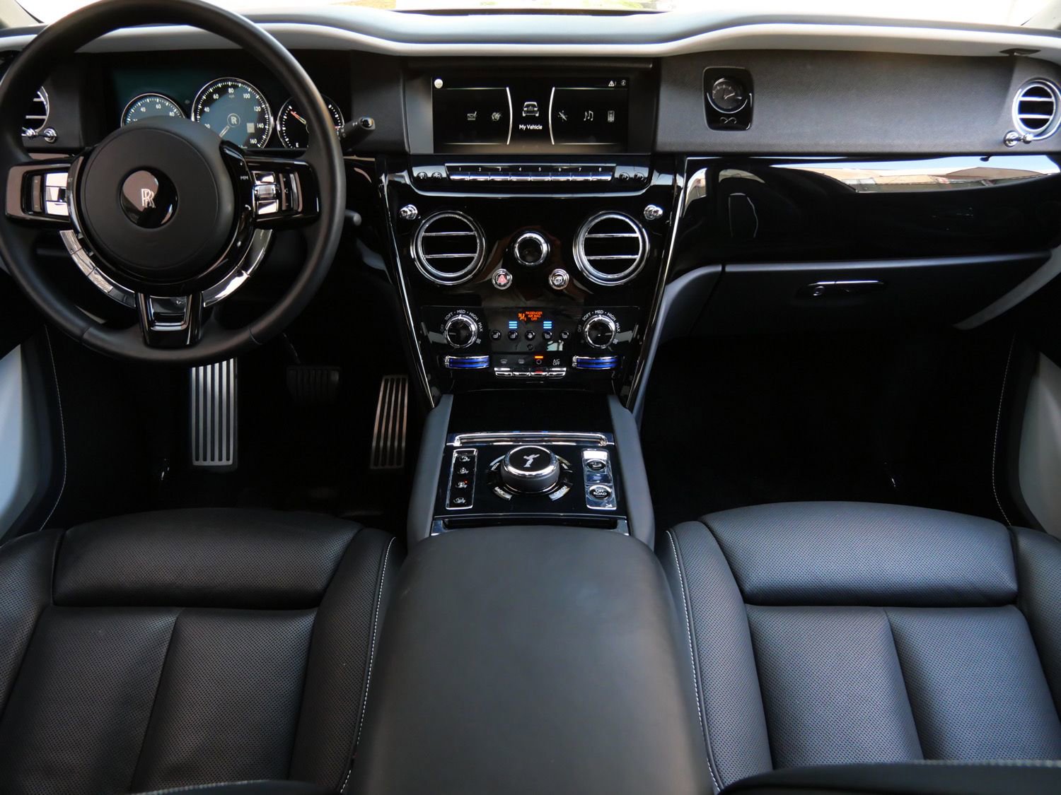 Certified 2022 Rolls-Royce Cullinan Black Badge w/ Dark Exterior Package image 4