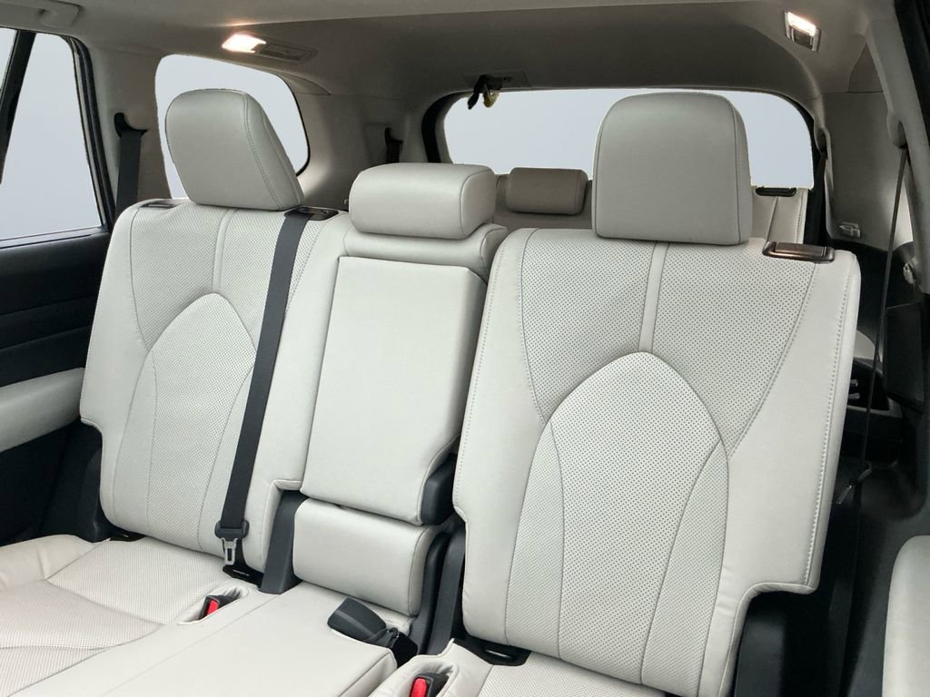 Used 2025 Toyota Grand Highlander AWD Hybrid image 14