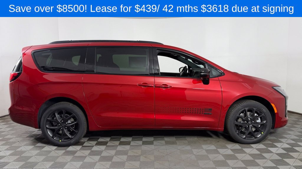 New 2027 Chrysler Pacifica Select AWD/4WD image 8