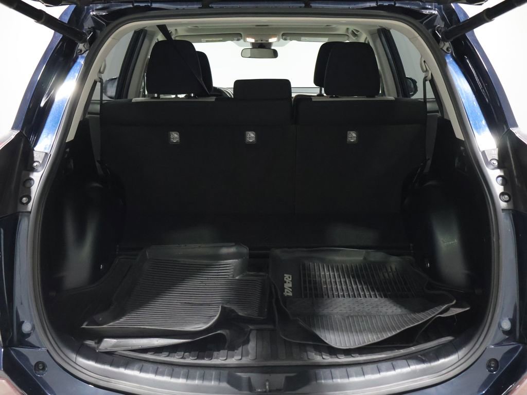 Used 2018 Toyota RAV4 XLE w/ Convenience Package image 4