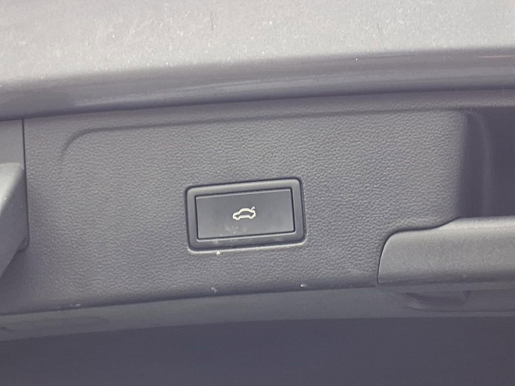 Used 2025 Volkswagen Atlas Cross Sport SE image 15