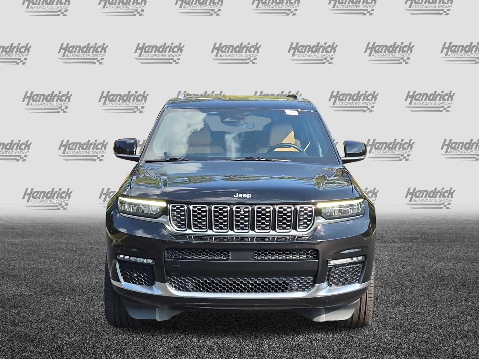 Used 2022 Jeep Grand Cherokee L Summit w/ Luxury Tech Group V AWD/4WD image 3