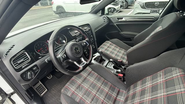 Used 2018 Volkswagen Golf 4-Door FWD image 11