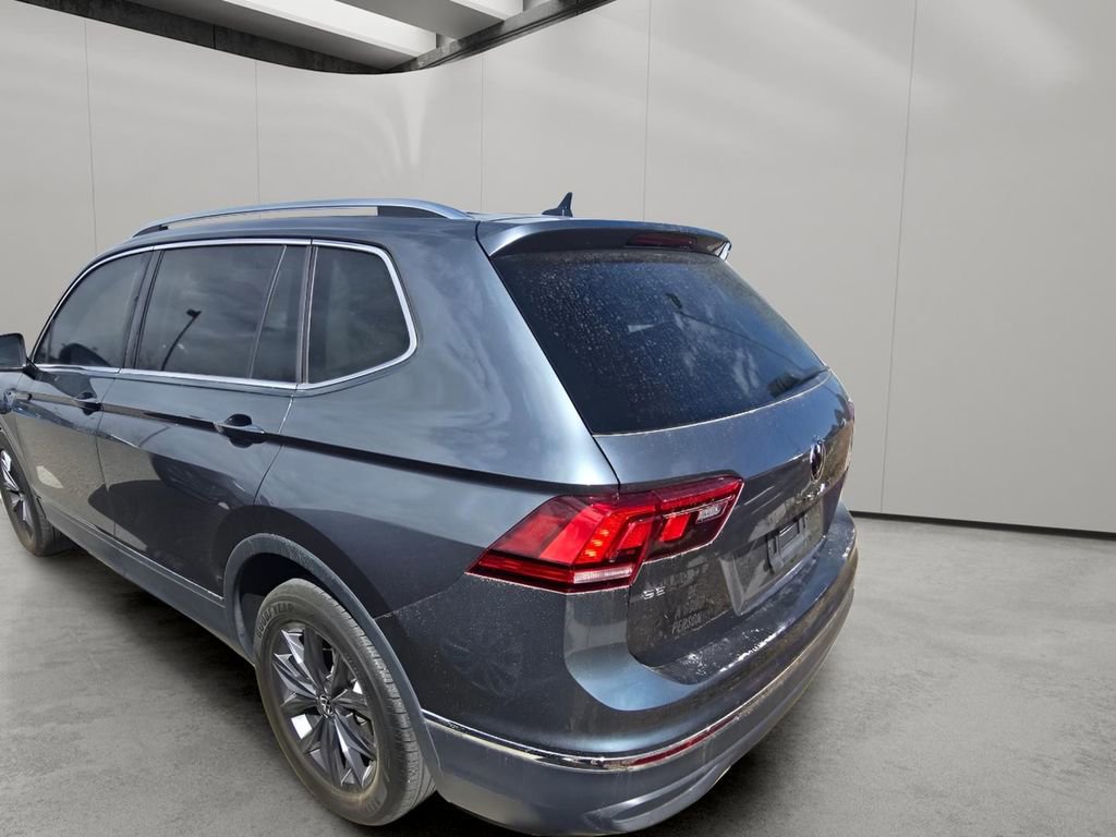 Used 2022 Volkswagen Tiguan SE w/ Panoramic Sunroof Package image 4