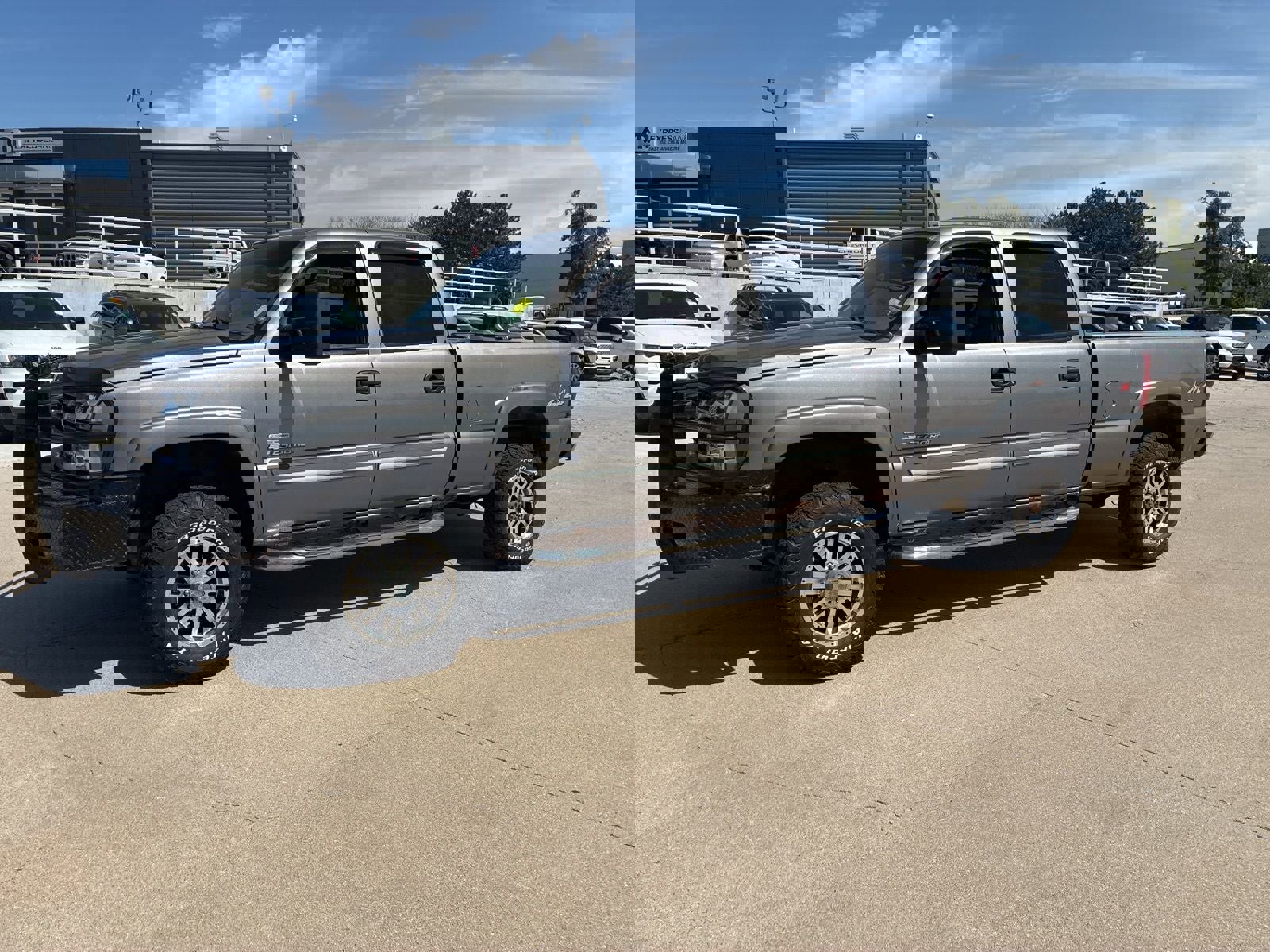 Used 2006 Chevrolet Silverado 2500 LT w/ Heavy-Duty Power Package image 1