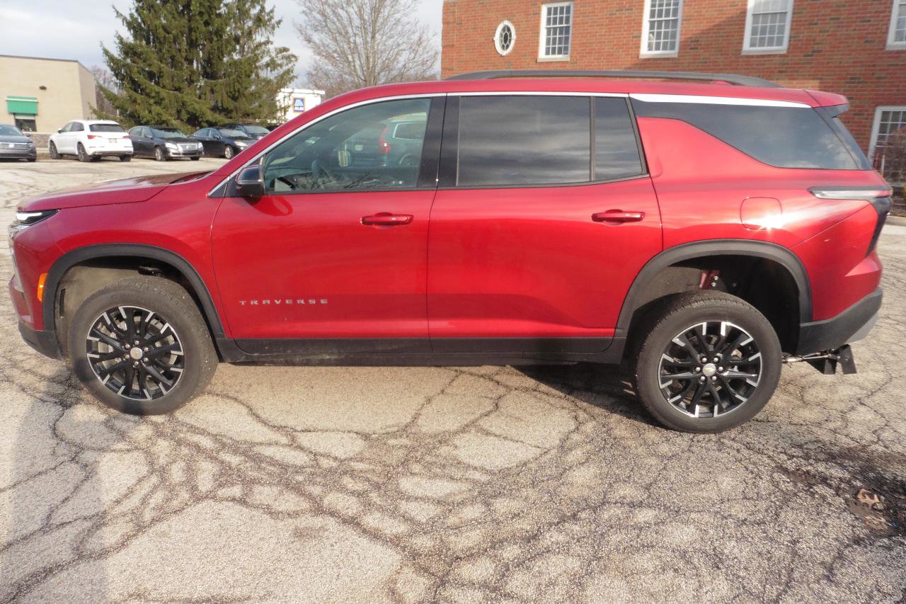 Used 2025 Chevrolet Traverse LT w/ Sun and Wheel Package image 24