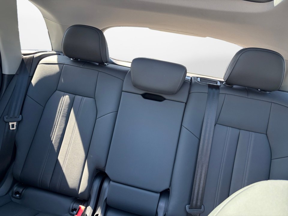Used 2025 Audi Q5 Premium w/ Convenience Package image 12