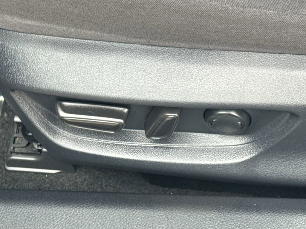 Used 2025 Toyota Camry LE w/ Convenience Package image 46